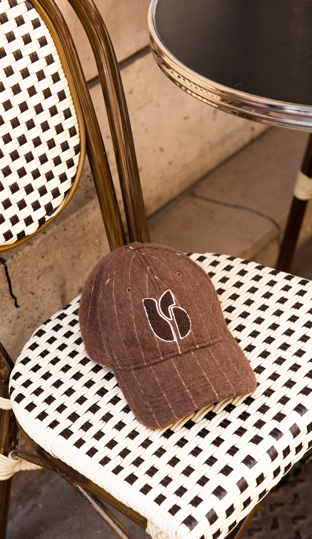 brown hat